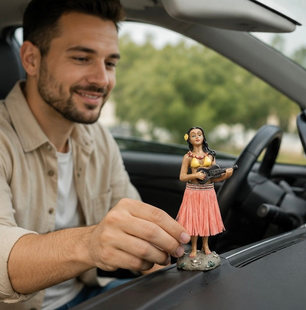 Hawaiian Dancing Girl Dashboard Ornament – Cute Bobblehead Car Decoration for Interior Styling and Tropical Gift Ideas