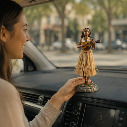Hawaiian Dancing Girl Dashboard Ornament – Cute Bobblehead Car Decoration for Interior Styling and Tropical Gift Ideas