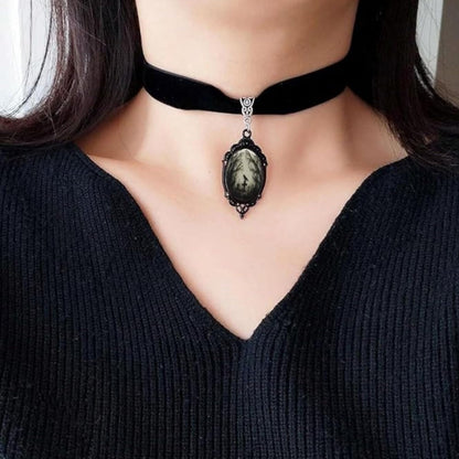Gothic Crystal Pendant Necklace – Stylish Alloy Square Jewelry for Concerts, Daily Fashion and Alternative Style Lovers