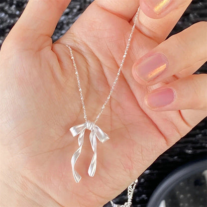 Elegant Bow Pendant Necklace – Delicate Clavicle Chain Choker Jewelry with Sophisticated Design for Women, Girls, Parties and Everyday Wear