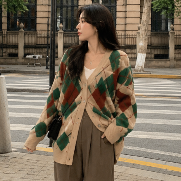 Korean Diamond Plaid Cardigan – Women's Loose Knit Sweater Coat for Warm Autumn Winter Layering and Casual Fashion