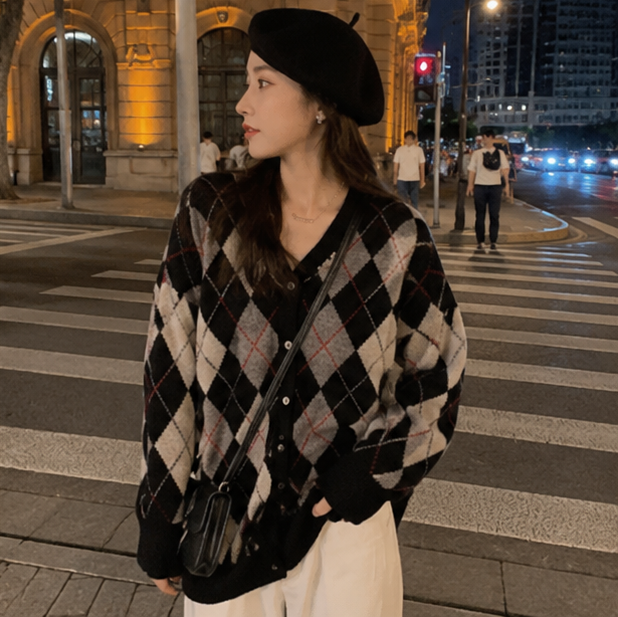 Korean Diamond Plaid Cardigan – Women's Loose Knit Sweater Coat for Warm Autumn Winter Layering and Casual Fashion