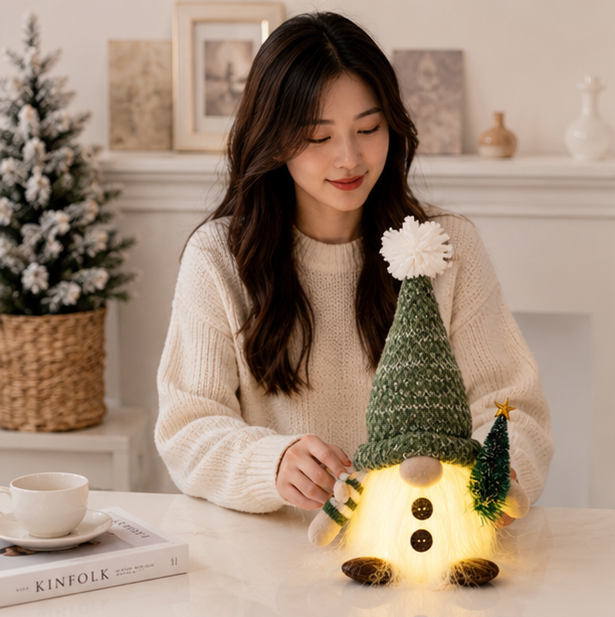 LED Christmas Gnome Plush – Light Up Knitted Elf Decoration for Cozy Holiday Home Displays and Gifts