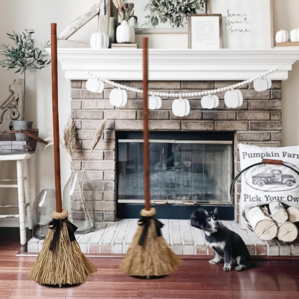 Halloween Floating Witch's Broom – Haunted Dancing Broom Decoration with Ghost Sounds for Spooky Atmosphere, Parties and Festive Home Decor