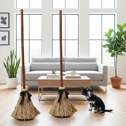 Halloween Floating Witch's Broom – Haunted Dancing Broom Decoration with Ghost Sounds for Spooky Atmosphere, Parties and Festive Home Decor