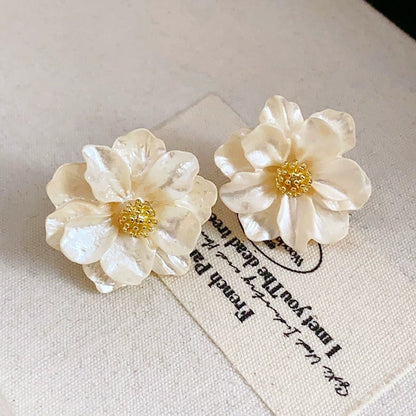 Acrylic Flower Stud Earrings – Korean Floral Petal Earrings for Elegant Everyday Fashion and Feminine Jewelry Style
