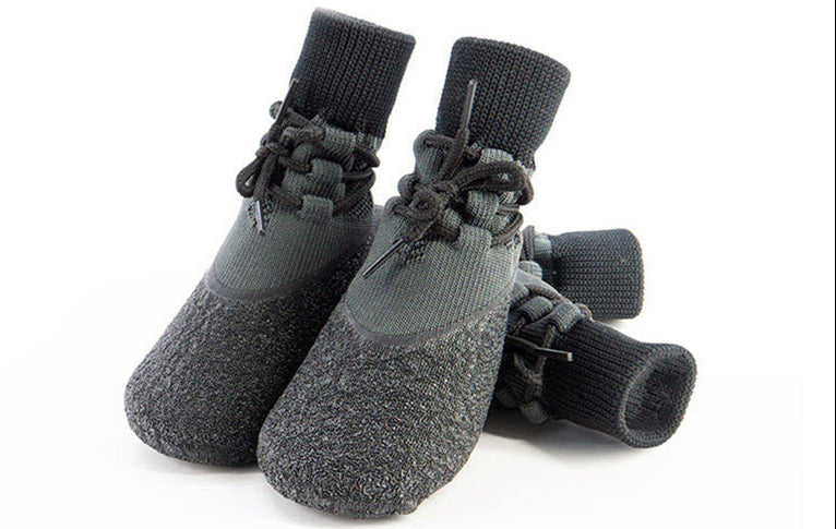 Waterproof Dog Shoes Set – Non-Slip Knitted Paw Protectors with Adjustable Straps for Outdoor Walking, Hiking and Rainy Weather