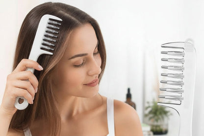 Scalp Liquid Applicator Comb – Mini Portable Anti-Static Hair Care Tool for Precise Serum, Oil and Nourishing Treatment Application at Home