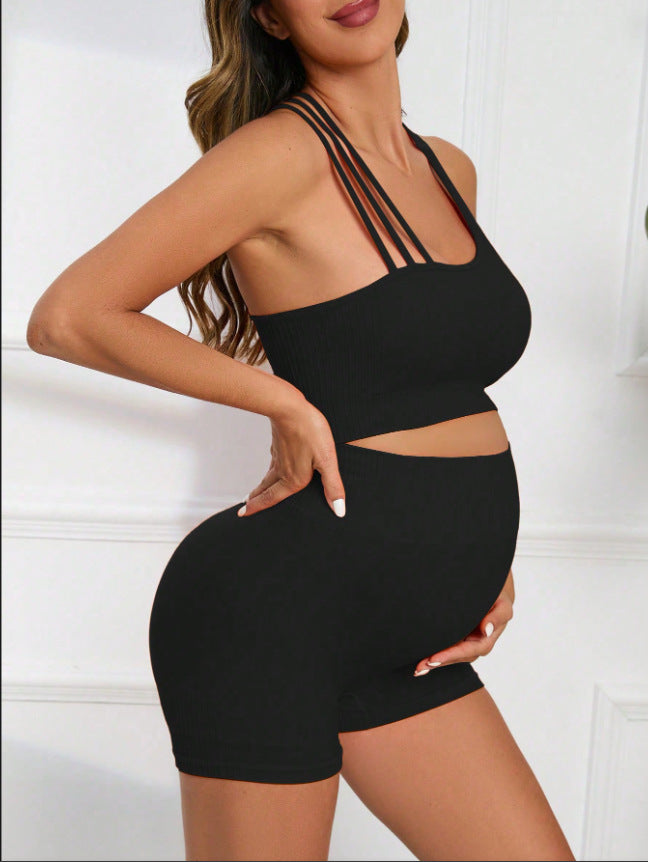 Seamless Maternity Yoga Set – Ribbed Pregnancy Workout Outfit with Crop Top and Shorts for Active Moms