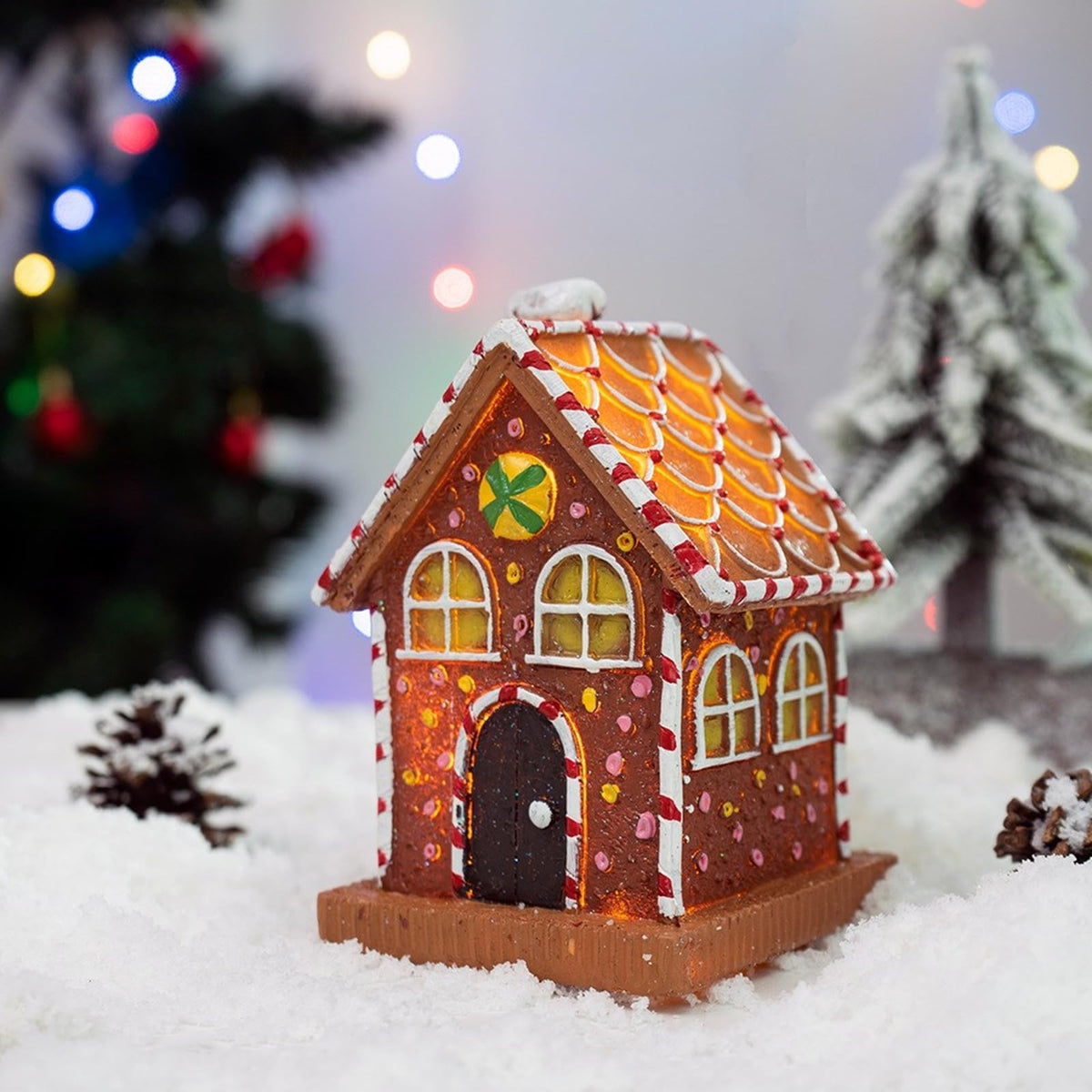 Resin Christmas House Sculpture – Modern Holiday Tabletop Decoration for Living Rooms, TV Cabinets and Festive Displays