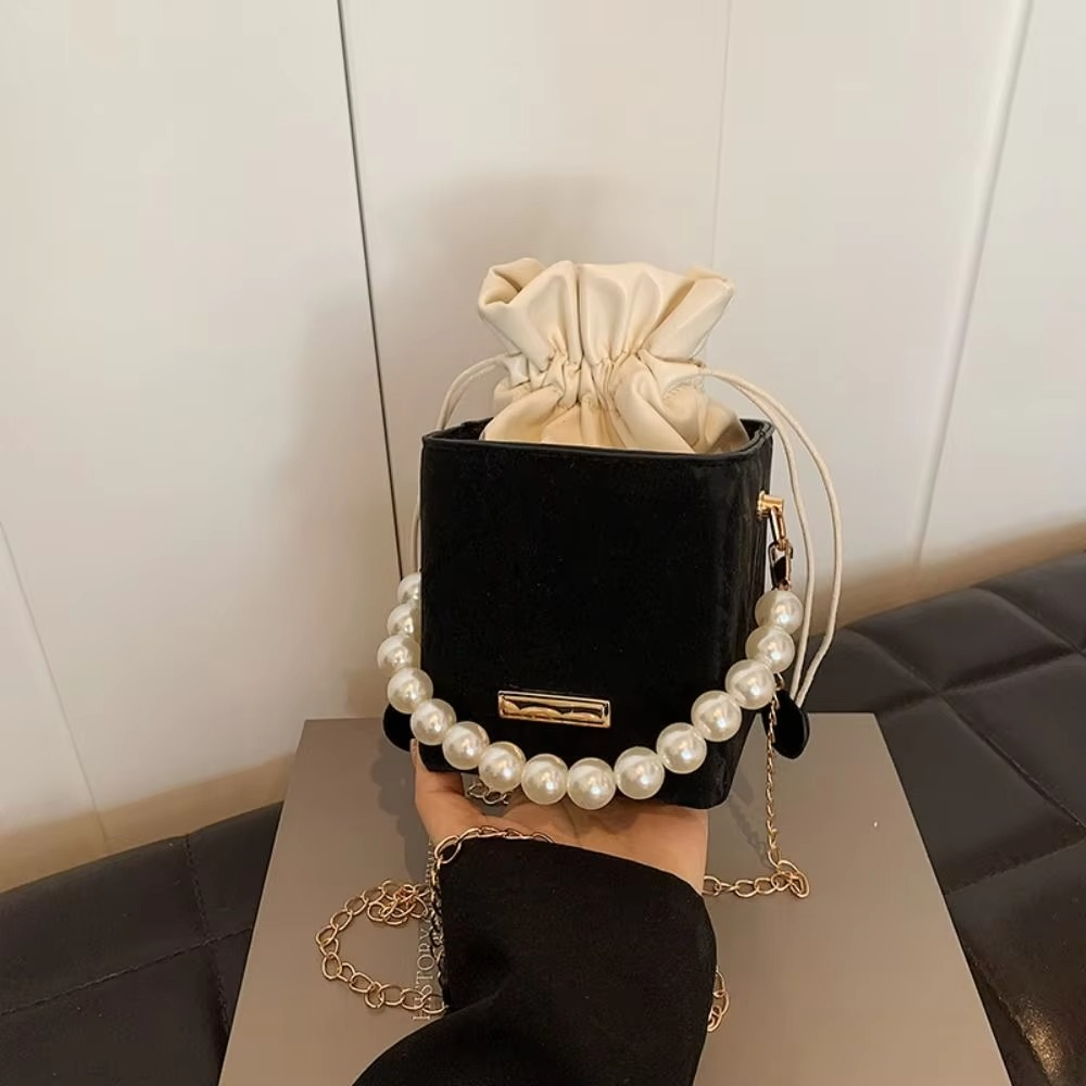 PU Leather Bucket Bag – Vintage Drawstring Crossbody Purse with Pearl Detail and Chain Strap for Women, Shoulder Carry and Everyday Style