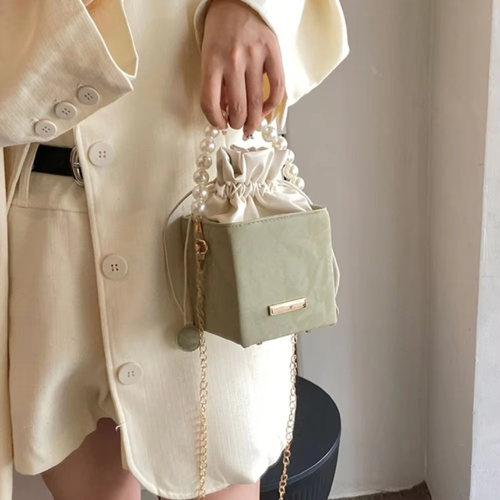 PU Leather Bucket Bag – Vintage Drawstring Crossbody Purse with Pearl Detail and Chain Strap for Women, Shoulder Carry and Everyday Style