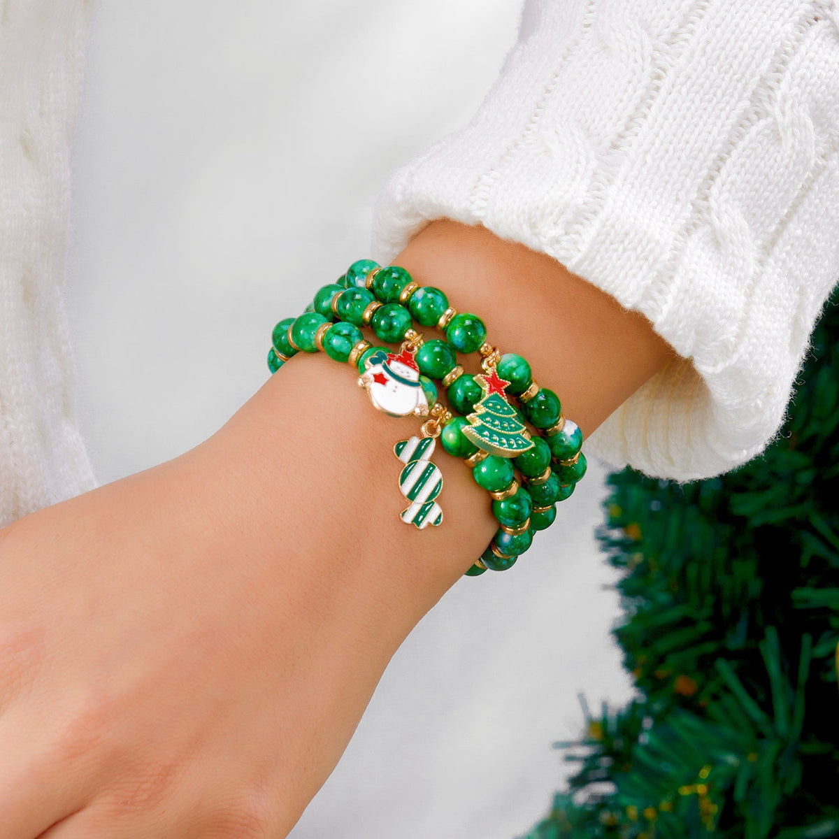 Santa Bead Bracelet Set – Colorful Christmas Stretch Bracelets with Reindeer Charms for Women and Holiday Gifts
