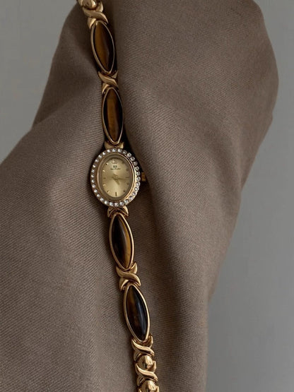 Vintage Japanese Quartz Watch – Elegant Medieval Style Women's Wristwatch with Classic Design for Timeless Everyday Fashion