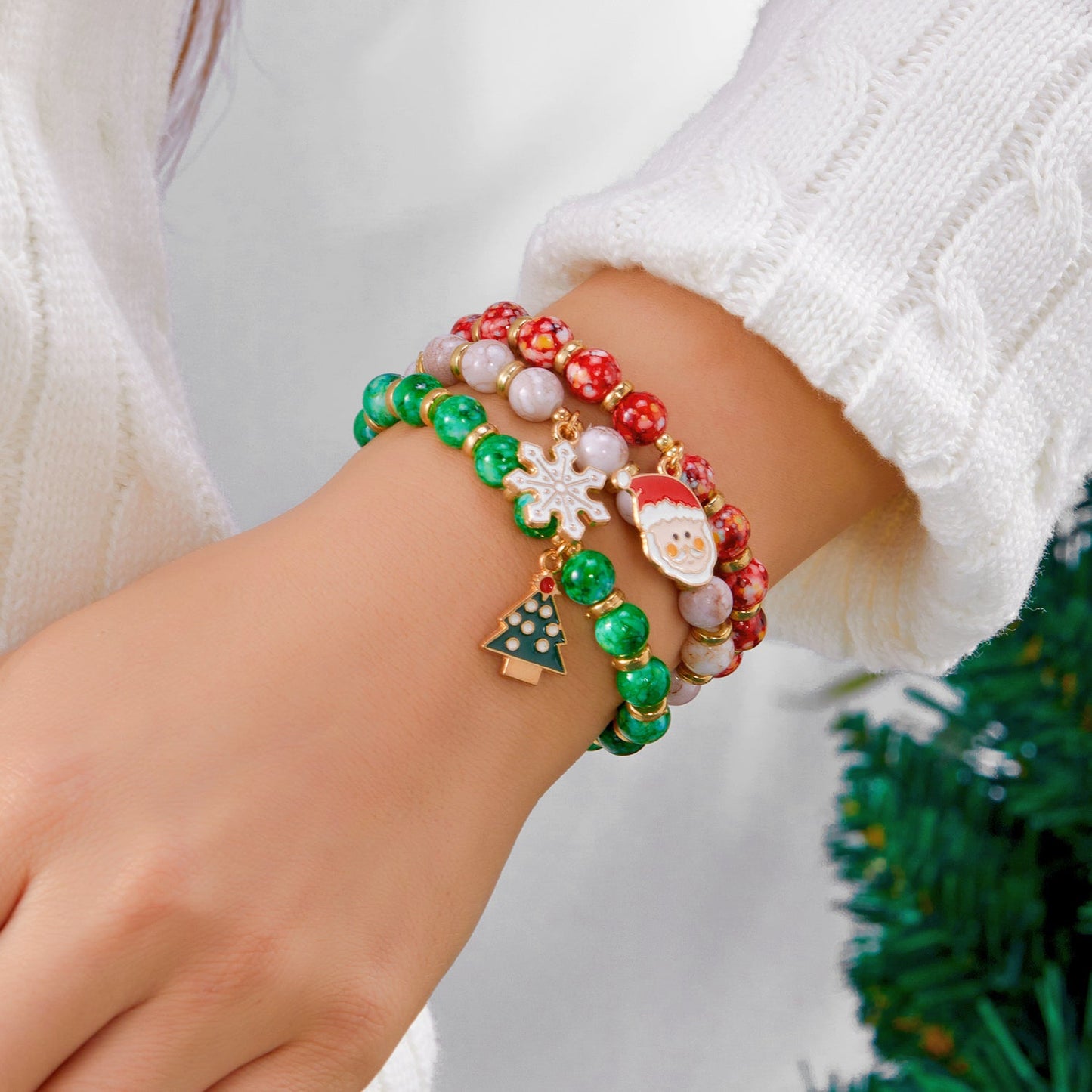 Santa Bead Bracelet Set – Colorful Christmas Stretch Bracelets with Reindeer Charms for Women and Holiday Gifts