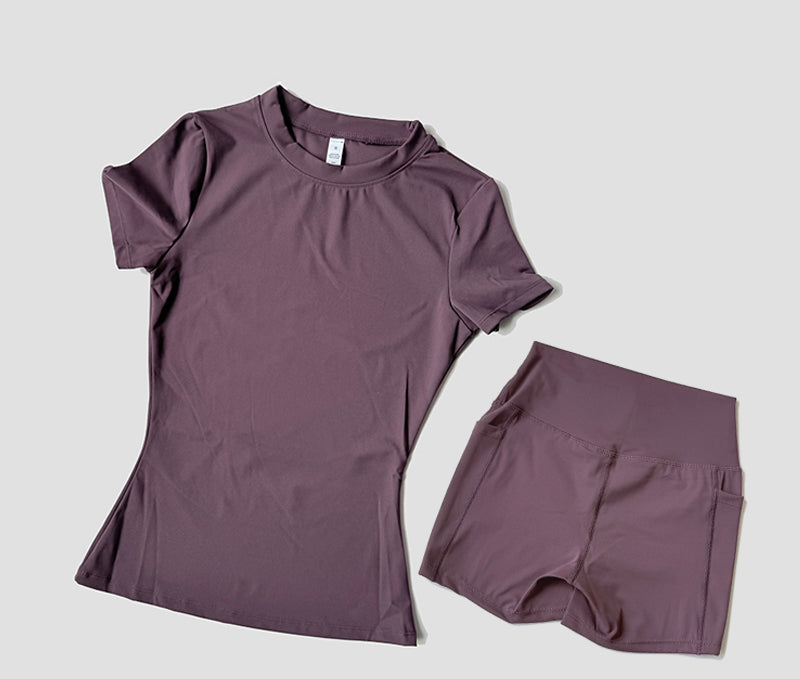 Women’s Yoga Sports Set – Tight Fitness Top with Hip Lifting Shorts and Split Design for Yoga, Gym Workouts, Training and Activewear