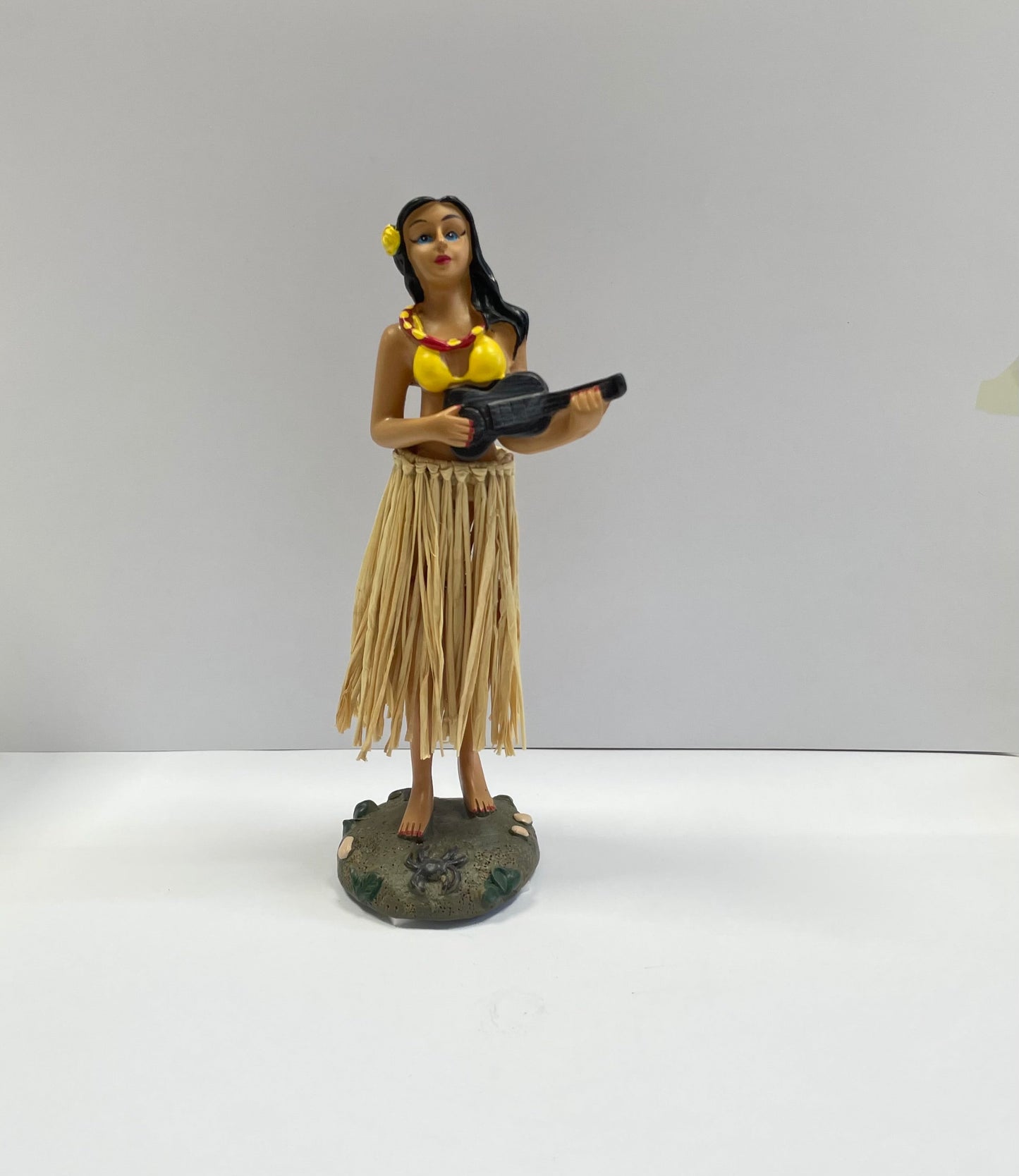 Hawaiian Dancing Girl Dashboard Ornament – Cute Bobblehead Car Decoration for Interior Styling and Tropical Gift Ideas