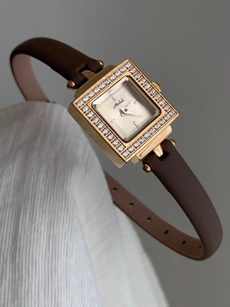 Vintage Japanese Quartz Watch – Elegant Medieval Style Women's Wristwatch with Classic Design for Timeless Everyday Fashion