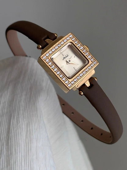 Vintage Japanese Quartz Watch – Elegant Medieval Style Women's Wristwatch with Classic Design for Timeless Everyday Fashion