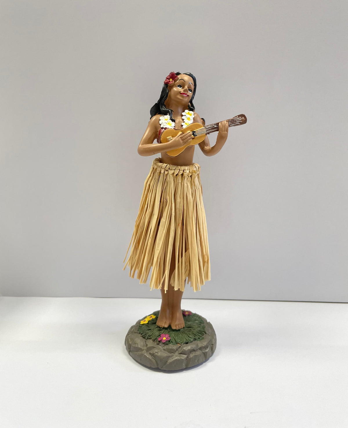 Hawaiian Dancing Girl Dashboard Ornament – Cute Bobblehead Car Decoration for Interior Styling and Tropical Gift Ideas