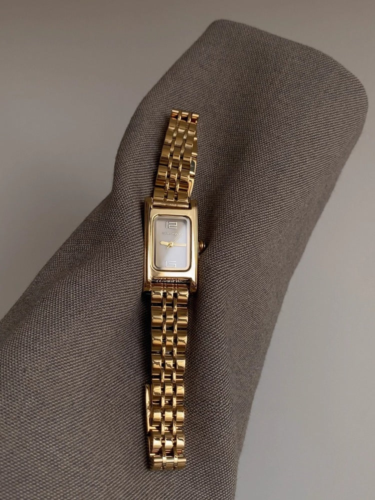 Vintage Japanese Quartz Watch – Elegant Medieval Style Women's Wristwatch with Classic Design for Timeless Everyday Fashion