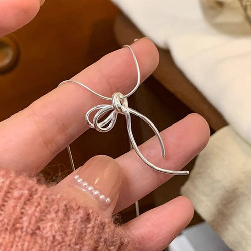 Elegant Bow Pendant Necklace – Delicate Clavicle Chain Choker Jewelry with Sophisticated Design for Women, Girls, Parties and Everyday Wear