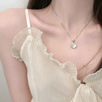 Wine Red Cherry Gold Pendant Necklace – Elegant Fashion Jewelry for Women with Personality Styling, Wedding Charm and Beautiful Birthday Gift Appeal