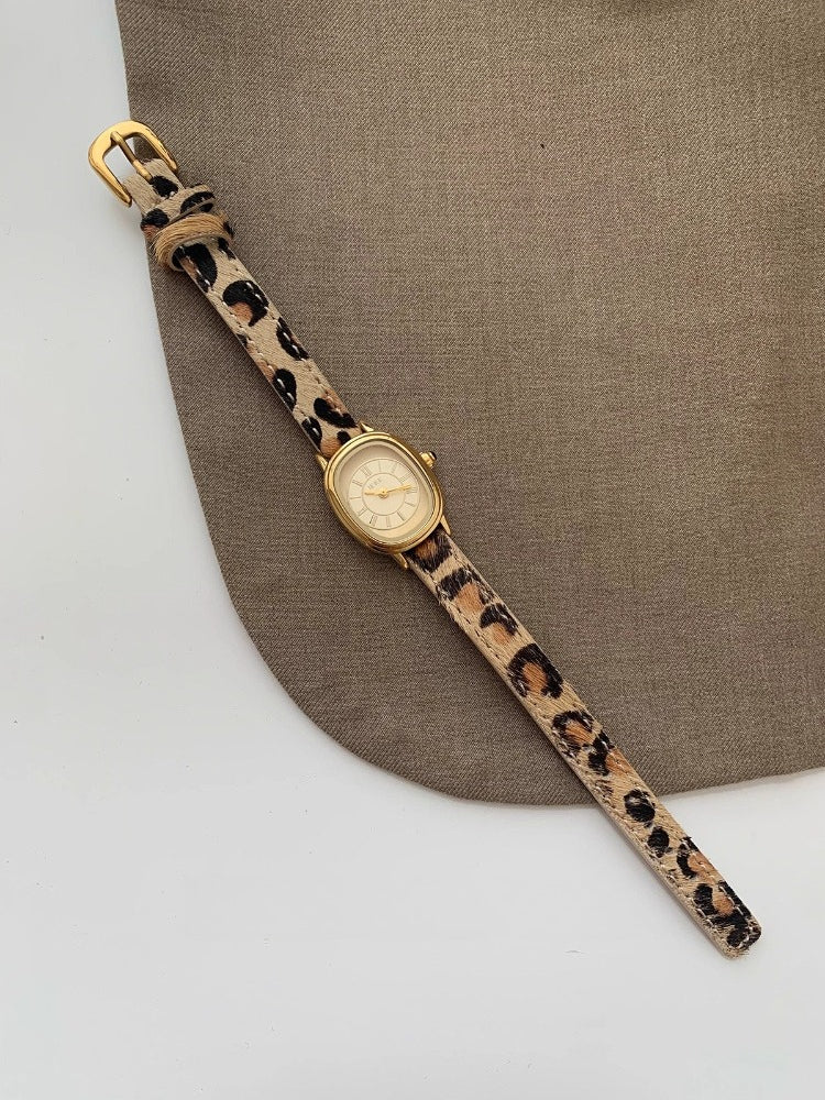 Vintage Japanese Quartz Watch – Elegant Medieval Style Women's Wristwatch with Classic Design for Timeless Everyday Fashion