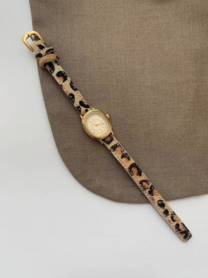 Vintage Japanese Quartz Watch – Elegant Medieval Style Women's Wristwatch with Classic Design for Timeless Everyday Fashion