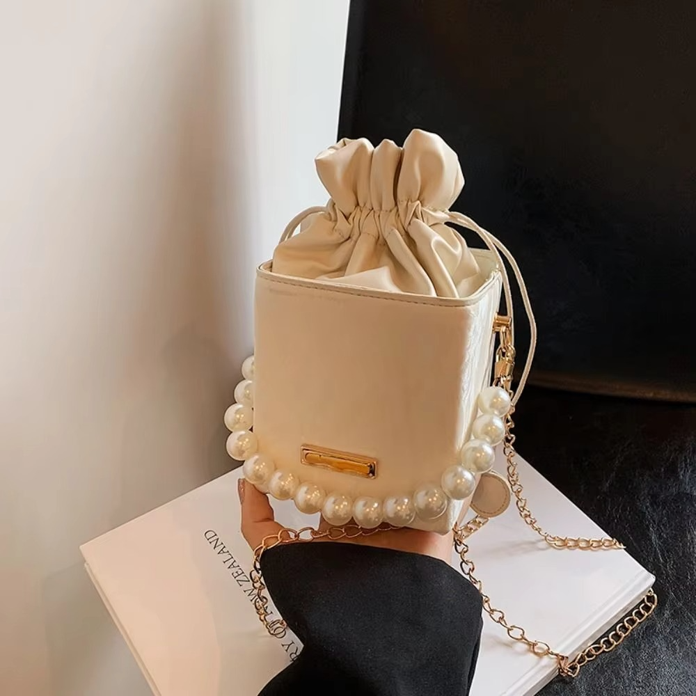 PU Leather Bucket Bag – Vintage Drawstring Crossbody Purse with Pearl Detail and Chain Strap for Women, Shoulder Carry and Everyday Style
