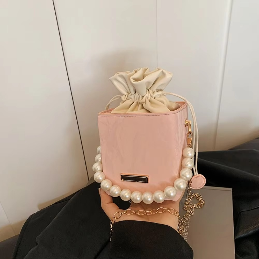 PU Leather Bucket Bag – Vintage Drawstring Crossbody Purse with Pearl Detail and Chain Strap for Women, Shoulder Carry and Everyday Style