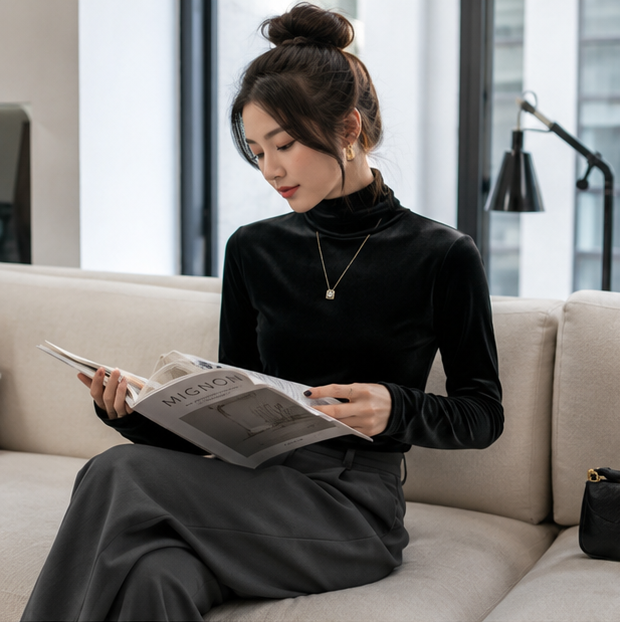 Women's Velvet Turtleneck Sweater – Thick Thermal Knit Pullover for Cozy Winter Layering and Everyday Comfort